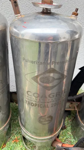 05 pulverizador costal pressurizado de aço Coagril