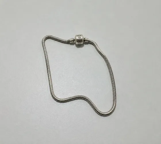 PULSEIRA PANDORA MOMENTOS MASC/FEM 23cm ORIGINAL . Acompanha saquinho VIVARA R$210