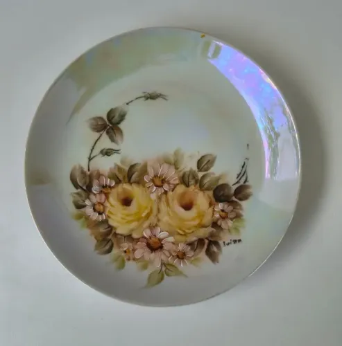 Prato Antigo de Porcelana Pintado à Mão (1988) - Assinado