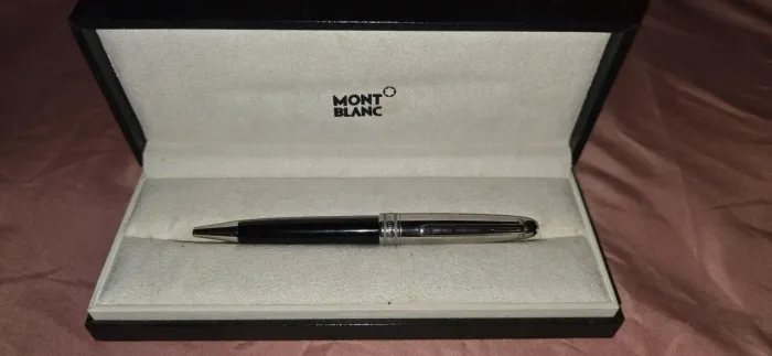 Caneta Montblanc Original - Detalhes em Prata no Bico e Parte Superior | Peça de Luxo