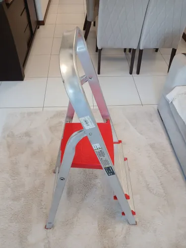 Escada com 3 degraus seminova, guardada dentro apt BTF