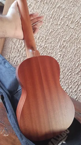 Vendo Ukulele 