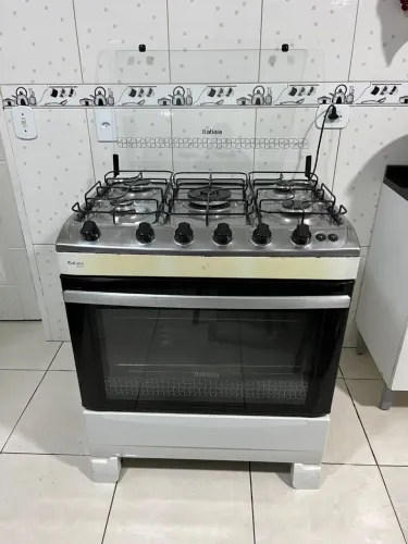 Vende-se fogão usado, em ótimo estado de conservação.
