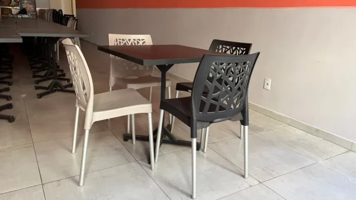 Mesa com cadeiras