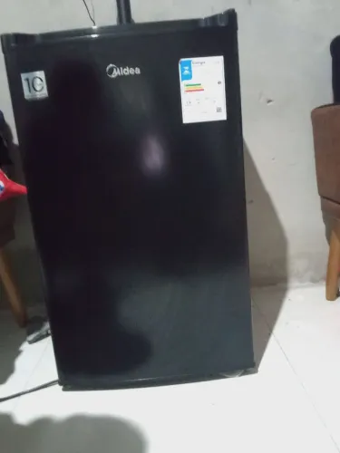 Vende-se Frigobar semi novo