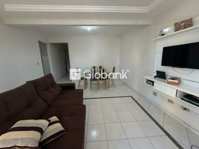 Apartamento à Venda em Montes Claros-MG Bairro Centro, 03 Quarto(s)