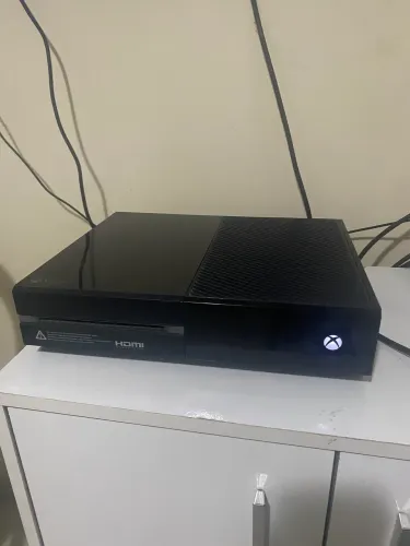 Xbox One 500gb + 1 manete + 1 jogo