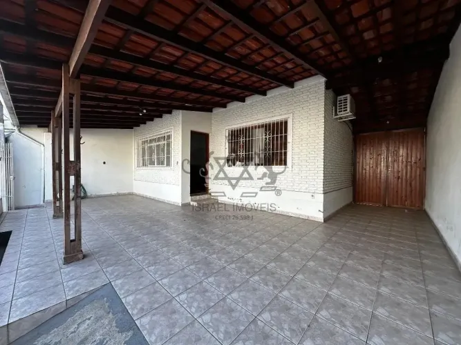 Casa a venda com 4 quartos, sendo 2 suítes, Centro - Caraguatatuba - SP