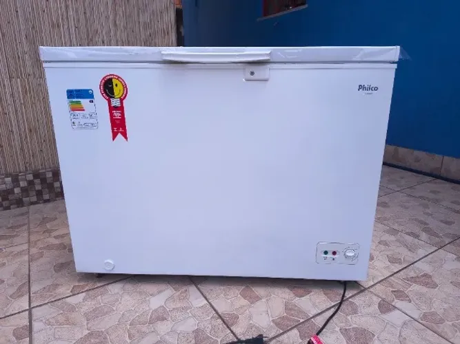 Freezer Philco 310 litros nova com defeito,vai acompanhando um motor novo Eletrolux na gar