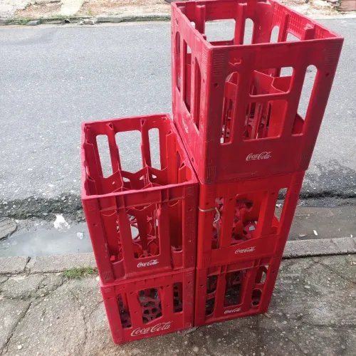 Vendo caixas de Refrigerante da Coca cola somenge a caixa