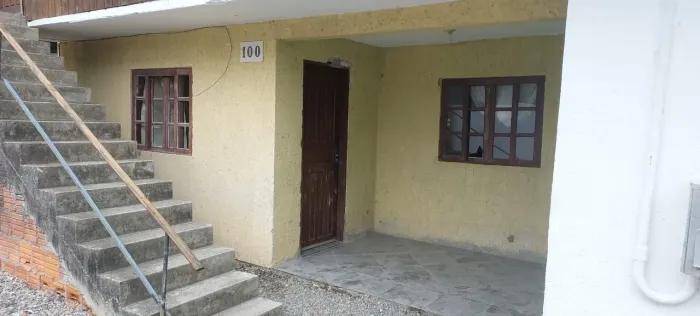 Alugo casa anual em Florianópolis