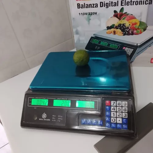Balança digital 40 kg eletrônica<br>- Bateria recarregável e visor duplo