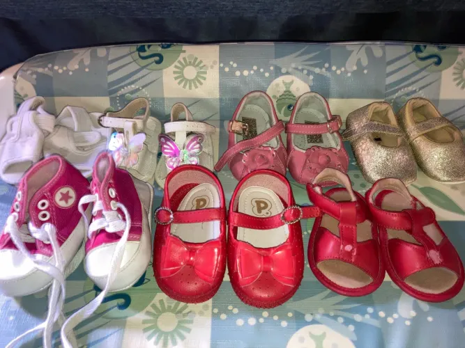 Sapatinhos femininos de para bebês de até 4 meses