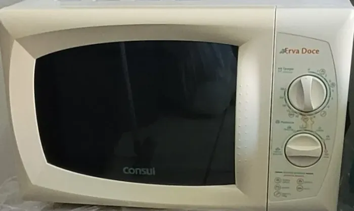 Microondas Consul 110 V, Erva Doce, funcionando 