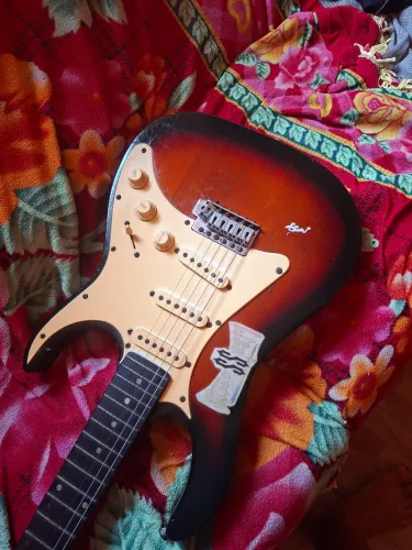 Guitarra De Marca Golde aceito troca em celular