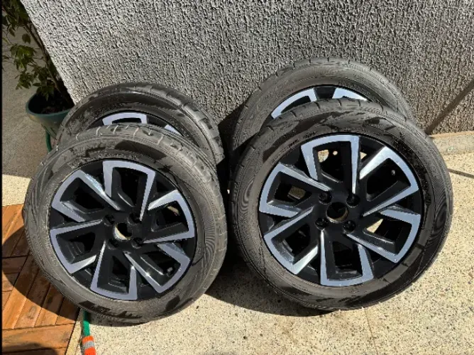 Jogo de Rodas VW Saveiro Extreme 4x100 Aro 15 com Pneus Dunlopv