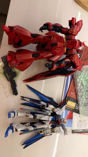 LOTE com 2 Gundams Mg - SAZABI