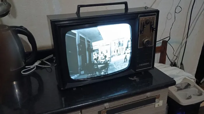 Tv colorado Itaipu retro preto e branco funcionando perfeitamente 