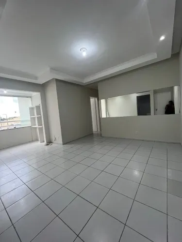 Vendo Apto. Cond. Palmeiras III - Av. Mario Andreazza