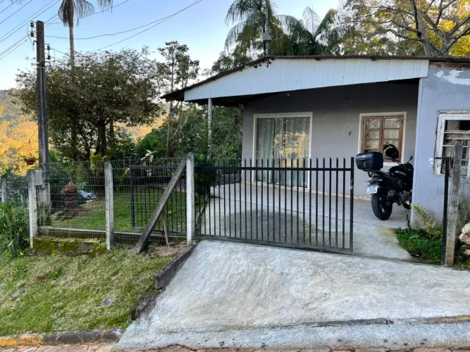 Vende-se Casa em Rodeio