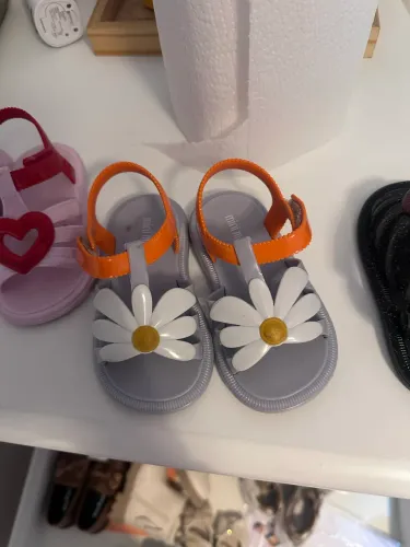Melissa tamanho menina 20/21