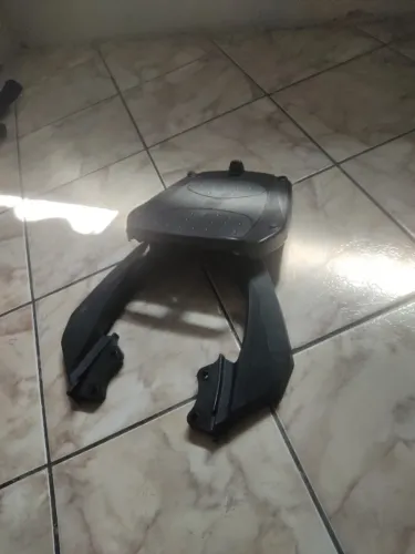 Suporte de baú, moto fazer 250, marca SCRM em excelente estado de conservação!