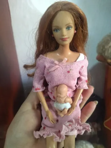 Boneca Barbie midgh com bebe