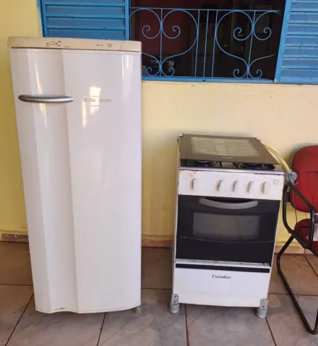  geladeira em um fogão a geladeira 280