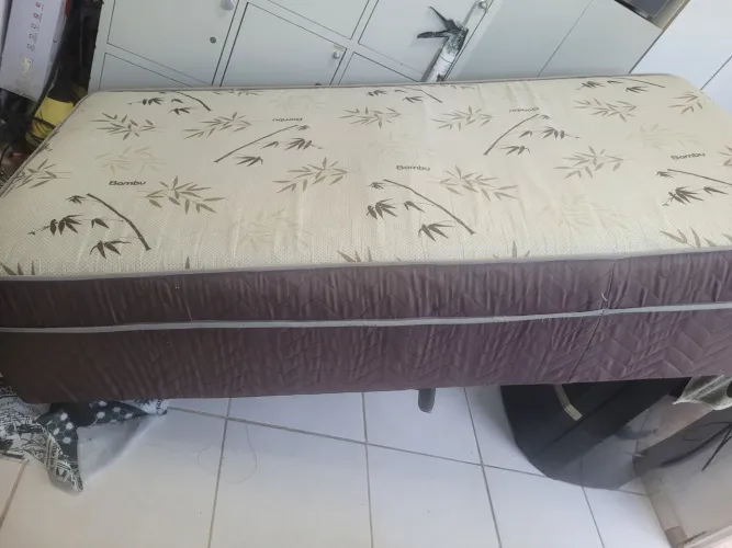 Cama box solteiro.