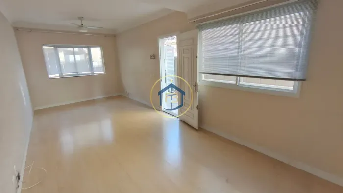 Linda Casa à Venda em Taboão - 166m², 3 quartos, 2 Vagas - Cond. Villaggio Dei Fiori - SP