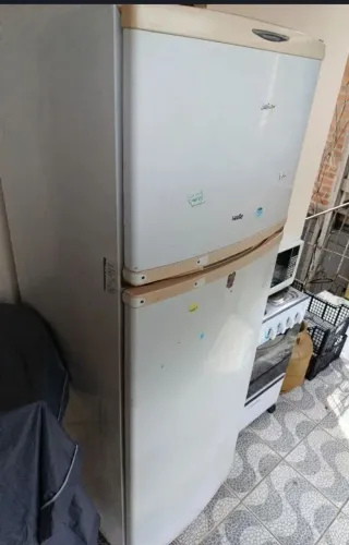 Geladeira, fogão e microondas 