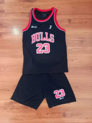 Conjunto basquete Bulls tamanho GG infantil (veste 10/12)