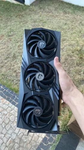 RTX 4070 MSI Gaming X Trio 12GB ? ACEITO TROCA