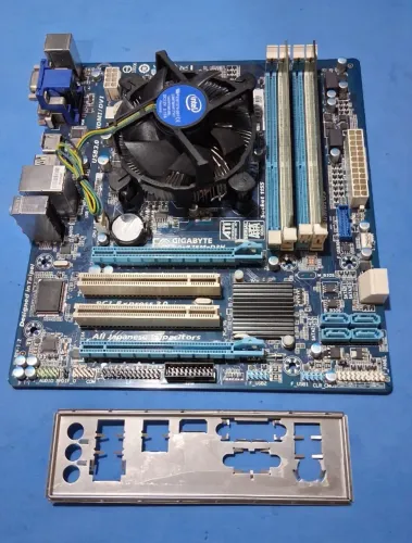 Kit Placa Mãe Gigabyte GA-B75M-D3H core i3 1155 4gb
