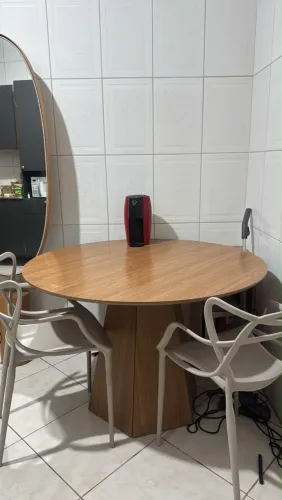 Mesa e 4 cadeiras