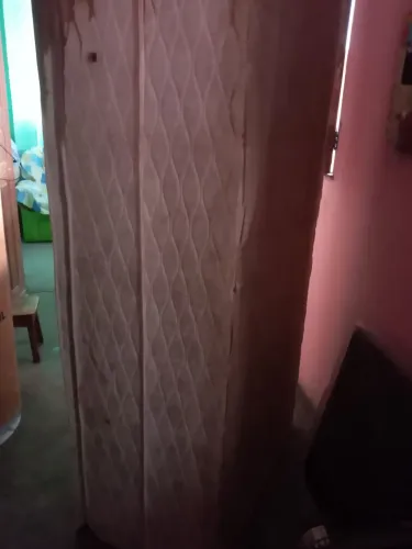 Vende-se cama box de solteiro