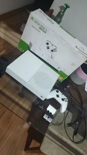 CONSOLE XBOX ONE S ALL DIGITAL - 1TB DE SSD EM PERFEITO ESTADO