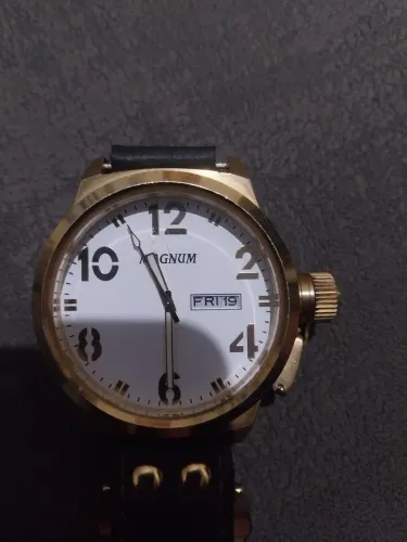 RELÓGIO MAGNUM