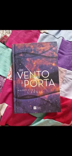 Livros 2 e 3 de uma dobra no tempo.