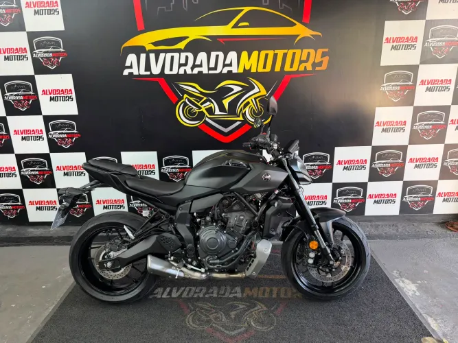 Mt07 2025/2026 3.700 km. Emplacada e á pronta entrega