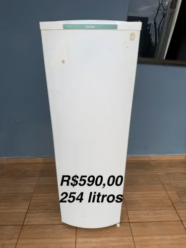 Geladeira pequena slim 254 litros