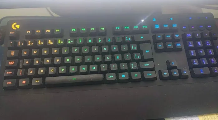 Teclado Logitech G213 (Semi-novo)