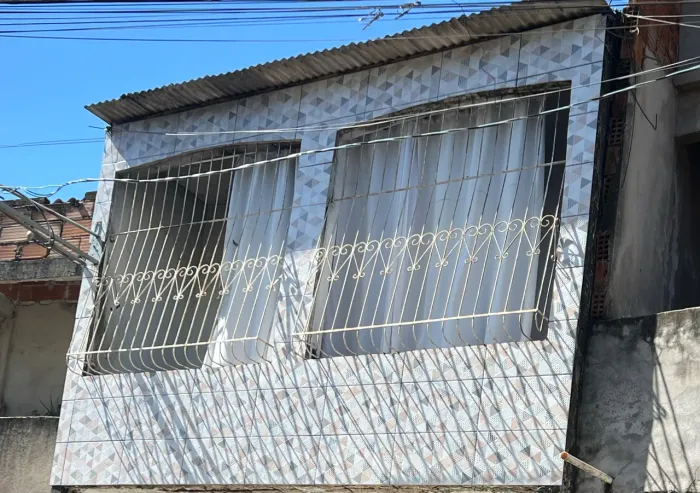 Vendo casa com laje e escada para construir uma outra em cima - São Pedro