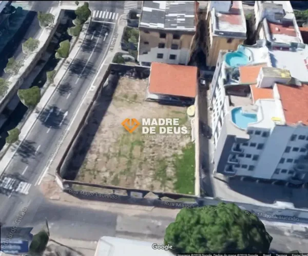 Terreno de Esquina no Benfica - Excelente Ponto Comercial com Duas Frentes!