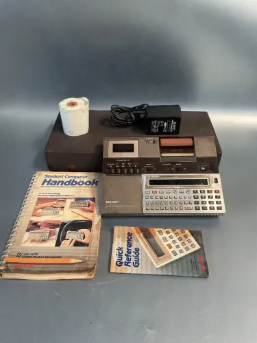 Computador de bolso Sharp PC-1250 + impressora CE-125. Interface de microcassete 1983