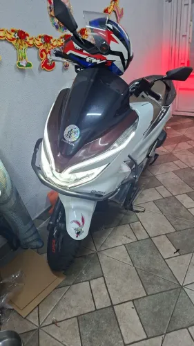 Vendo moto está sem uso tenho outra moto está em perfeito estado em meu nome valor 15.500 