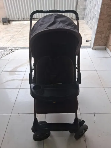 Vende-se um carrinho de bebê reversível