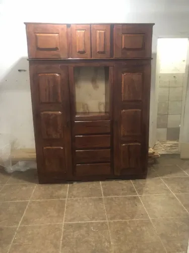 Guarda roupa de solteirão madeira angelim pedra semi-novo para vim buscar em prazeres 