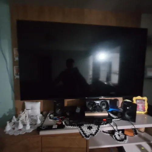Tv tcl 55 polegada esta com defeito no led ela liga mas n sai imagem n sai caro pra arruma