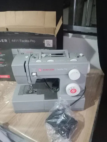 Vende uma máquina de costura